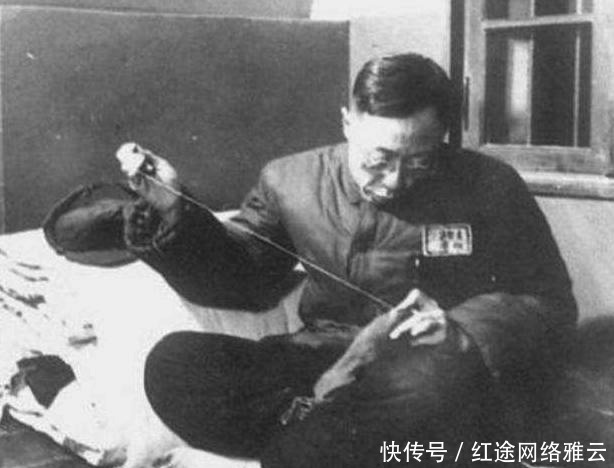 家庭|溥仪晚年去上户口,工作人员问家庭住址,溥仪说3个字,无人敢写