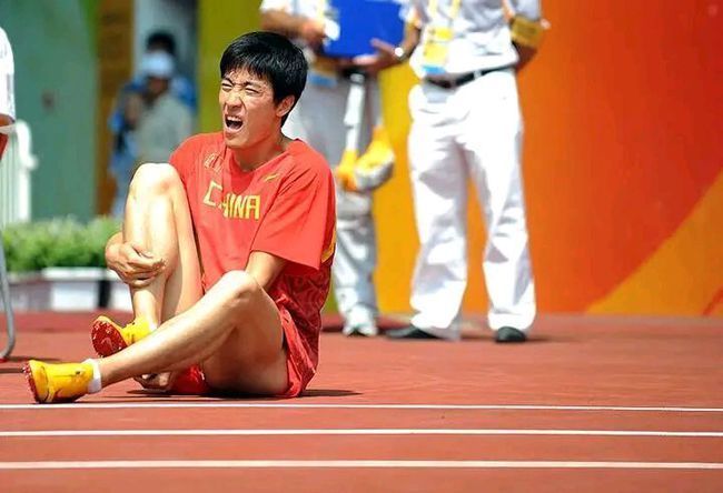 刘翔|因2次退赛被骂12年,被迫退役后失业的刘翔,如今生活如何
