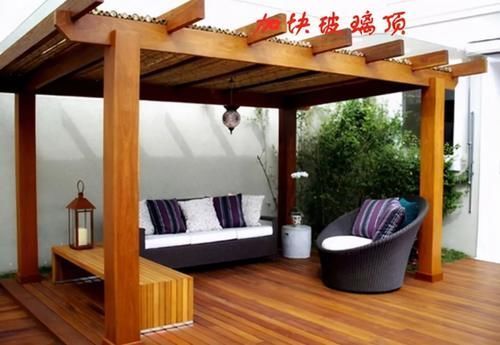 草坪|家有小院赶紧装扮打理起来,搭廊架铺草坪石子,瞬间感觉就出来了