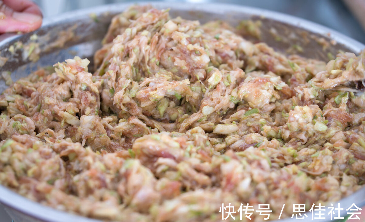 多汁|包白菜馅水饺，这一步是关键，做好了饺子鲜嫩多汁特别香