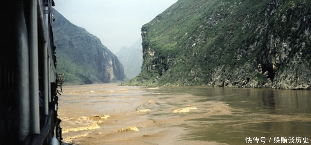 浑浊|80年代的长江三峡，江水浑浊，沿途老民居有特色