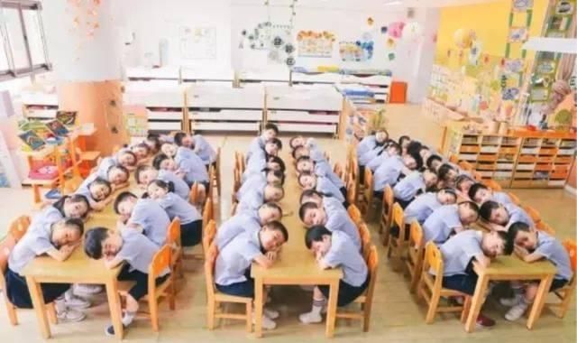 孩子|孩子因病缺席幼儿园的毕业照,后来爸爸的做法太赞了