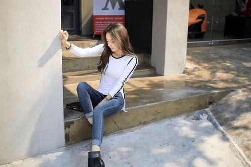 别样减龄|来自紧身牛仔裤的个性美搭，性感有型，穿出街头范秀出女人味