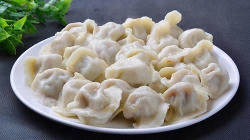  冬至包饺子，还是这种馅的最好吃，又鲜又香，看着就直流口水