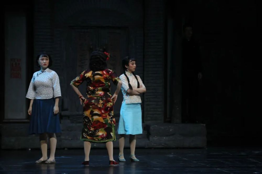  星光|今晚的大钻石星光熠熠，话剧《四世同堂》每一位演员都有惊喜！