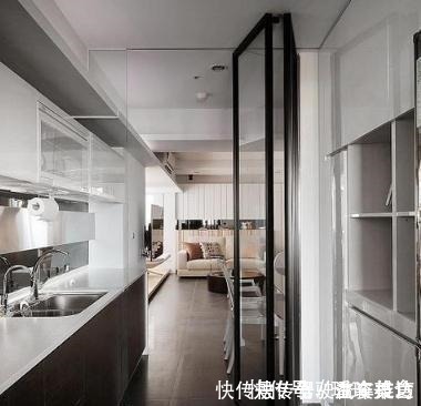 吊轨门|为什么有钱人厨房都不装推拉门头次见这种设计,真的太聪明了!