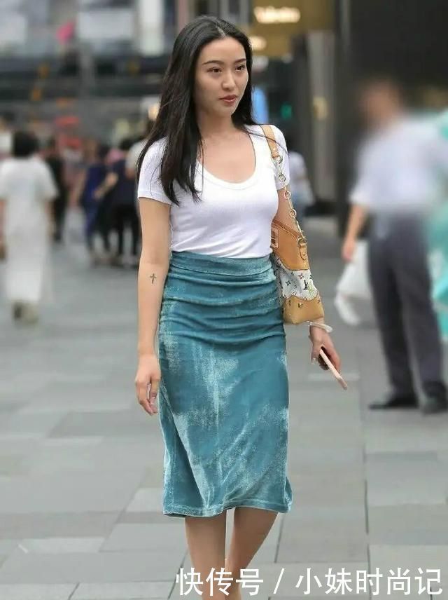 走心|街拍:连衣裙的美太走心, 简约还很靓丽, 让人很难不爱