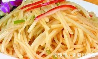 炒土豆丝时,不要直接放锅里炒,多加一步吃起来又香又脆