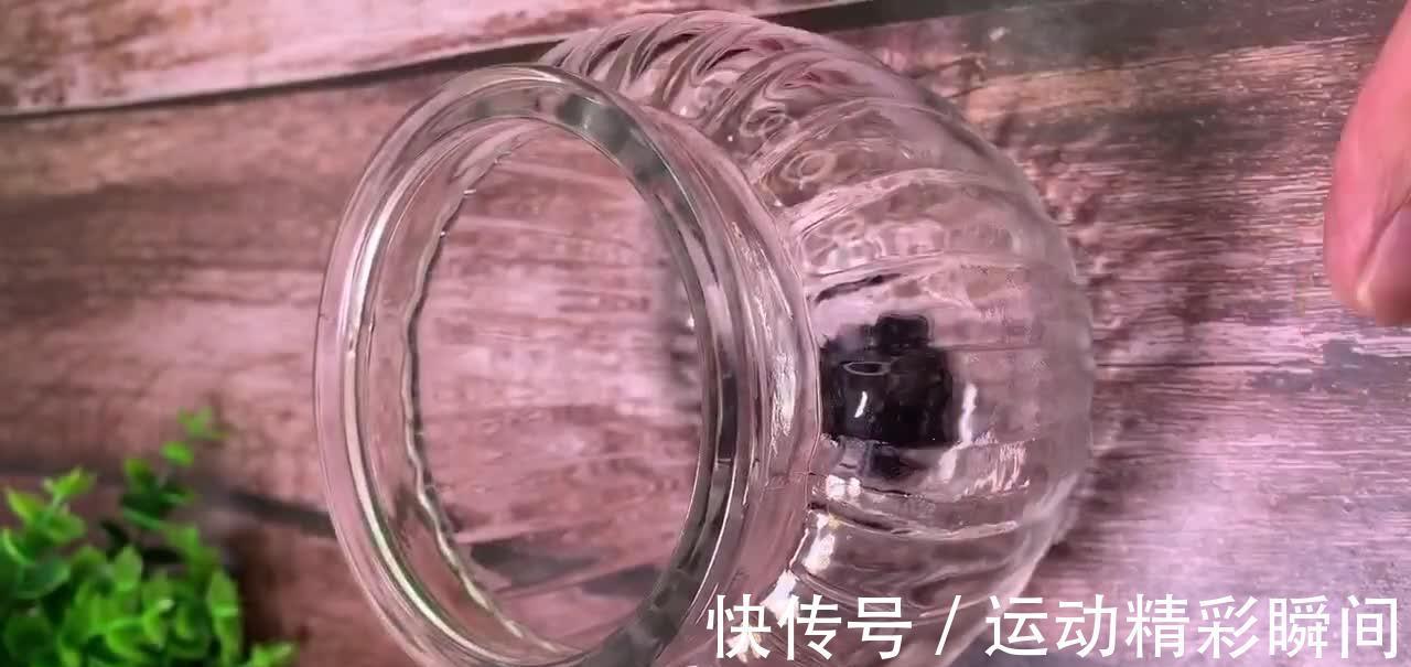 蒜蓉辣椒酱在家也能做,做法简单成本低廉,比去外头买划算好几倍