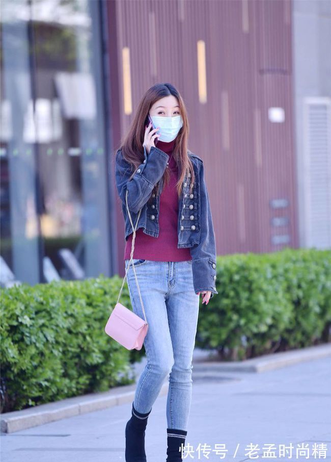 牛仔裤 小姐姐们的身材都真好,长发飘飘搭配紧身牛仔裤,性感十足