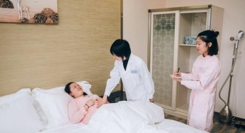 子宫|女性产后多久能碰凉水?想要子宫恢复得好,最好别少于这个天数