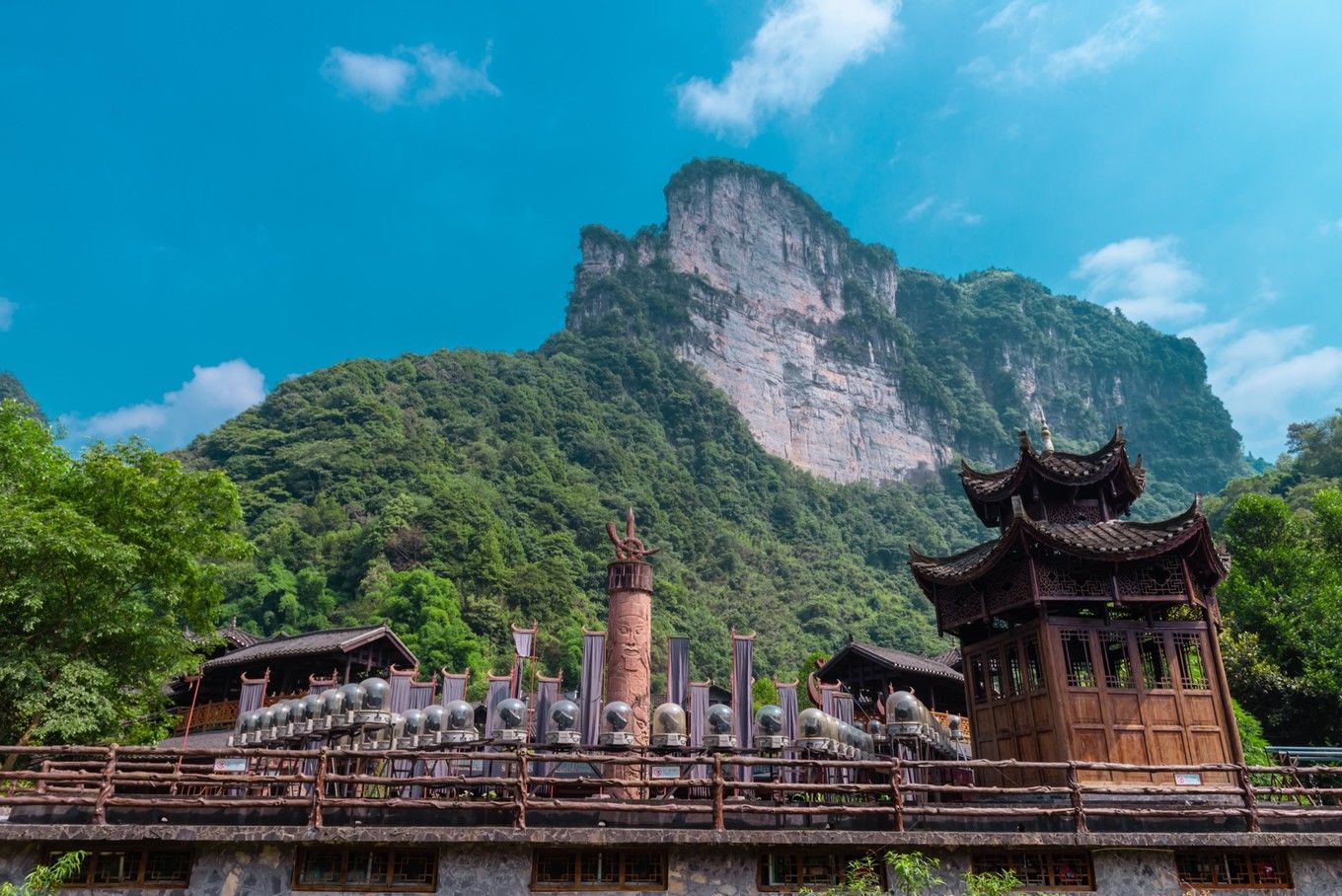 矮寨大桥|自驾《神奇女侠》取景地：矮寨奇观旅游区｜奇遇峡谷高桥、苗寨、飞瀑