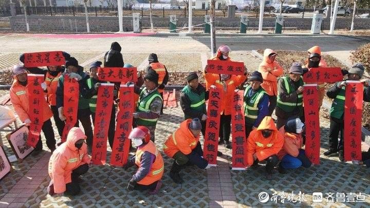 志愿者！荣成乡村书法家写春联送祝福