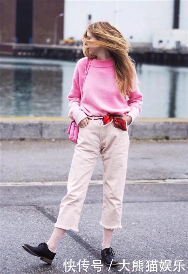 搭配|换季别着急，有一件“毛衣”就搞定了，这些早秋搭配，温柔又洋气