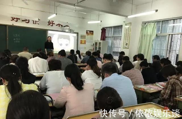 英文|宝妈穿新衣服去开家长会，被老师请出教室，网友：请不要道德绑架