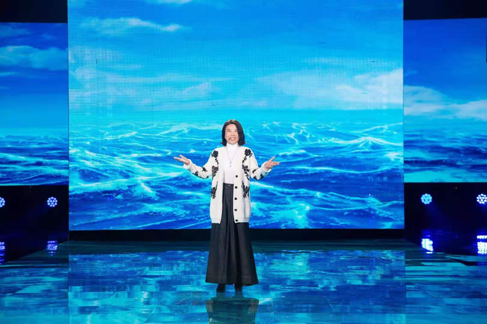 别被流量明星吓退，湖南卫视开年演讲获人民日报点赞