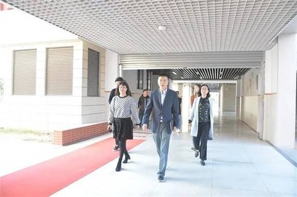 高国弟|高国弟到待问中学调研