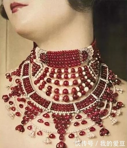 伊特鲁里亚#有着万年历史的项链,随着时间而愈发的多样化,有极大的鉴赏价值