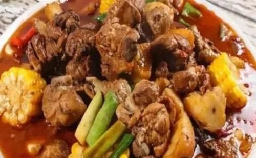 美食推荐：家常炖鸡翅，麻辣豆腐丝，蒜爆肉片，大盘鸡的做法