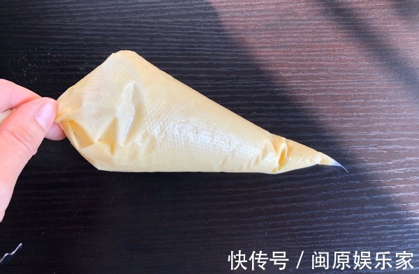 好吃|甜甜圈懒人做法,不用烤箱,无需打发,一口一个,好吃到停不下来