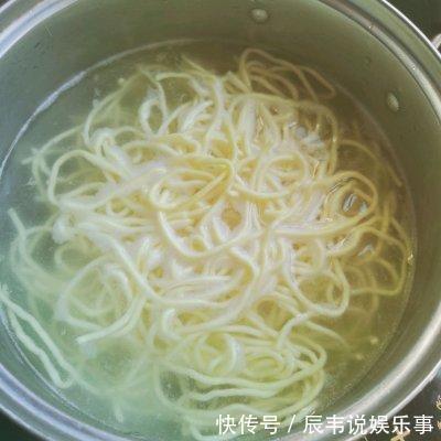 做法|葱油拌面(附红葱酥做法)超美味没吃过太可惜了