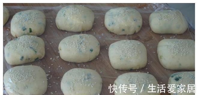 玉米饼|玉米面百吃不厌的做法,开水烫一烫,蓬松柔软不塌陷,凉了也好吃