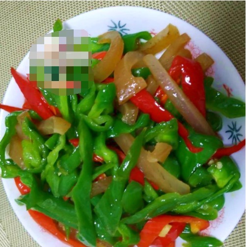 没什么胃口吃饭,我随便炒了这菜,上桌立马胃口大开,配饭吃撑了