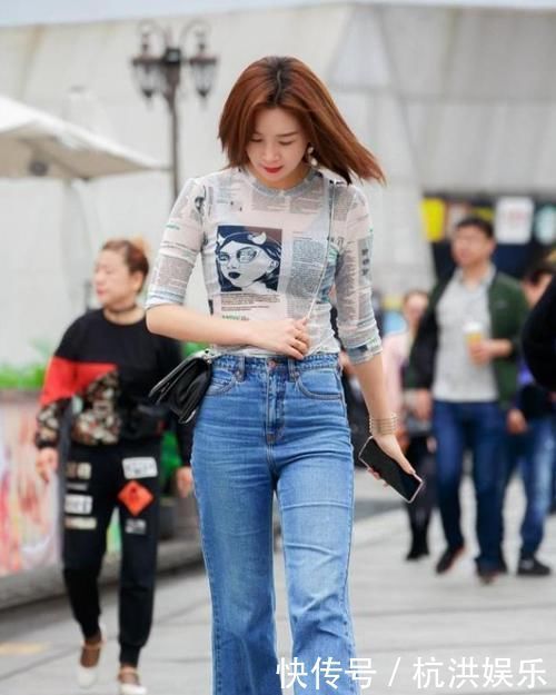 小姐姐|街拍小姐姐短袖衬衫搭配一步裙,简约风格装扮出的自然唯美