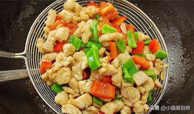 下饭|教你在家做酱爆鸡丁，口感滑嫩不柴酱香浓郁味道咸香，特别下饭