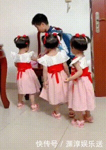 爸爸|儿子想要妹妹,妈妈生下3胞胎女儿,放学回家的场景,太热闹了!