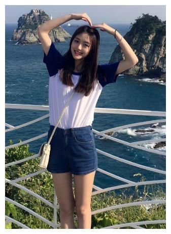 小姐姐穿上牛仔裤，穿出简约从容的潮流感，让人美不胜收！