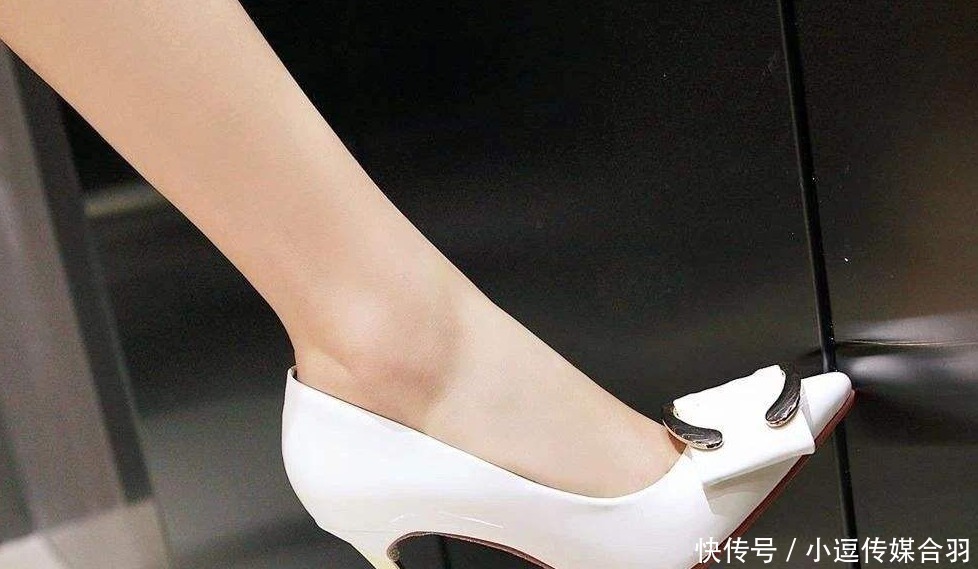 自信|高跟鞋打造出一个职场新形象, 让你更加的自信, 干净和利落!