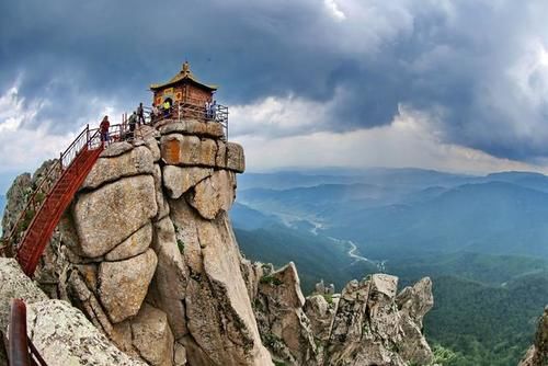 山西又一名山走红,被誉为“北方香格里拉”,风景壮美不输黄山