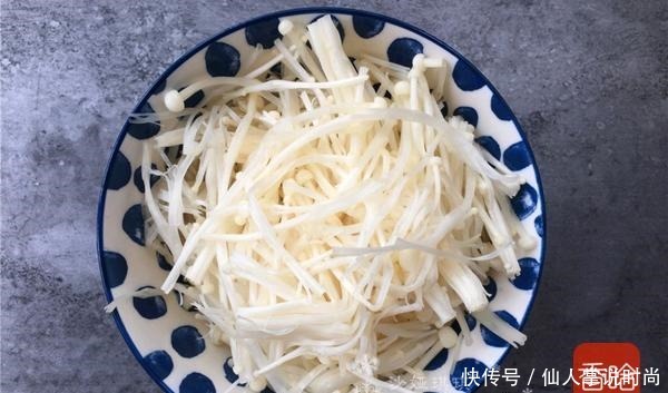 它和金针菇是“黄金搭档”,天冷焖一锅,吃到汤汁都不剩