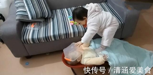 表弟|妈妈走开一会，姐姐就对弟弟“下狠手”，网友直呼：弟弟命真大