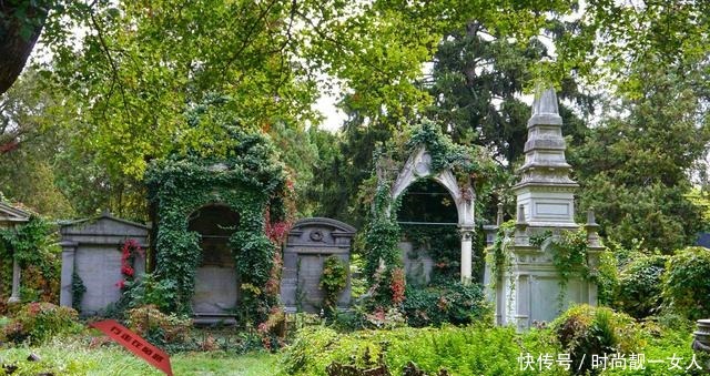 公墓|永不搬迁的市区公墓10万坟墓堆叠12层,城市变“纪念馆”