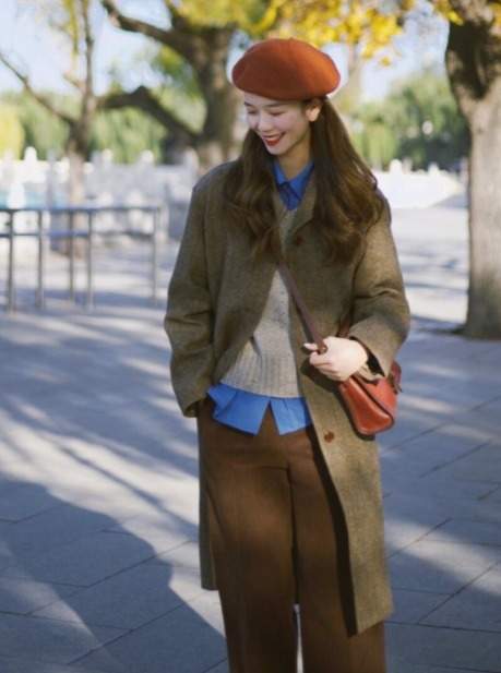 针织衫 优雅与身材无关,气质女人更适合“大衣+针织衫”,冬季穿刚刚好