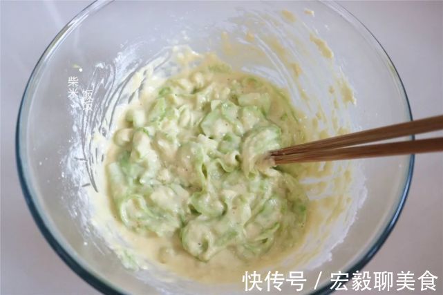 鸡蛋|丝瓜别总炒着吃了,加点面粉和鸡蛋,香软可口,早餐吃很不错