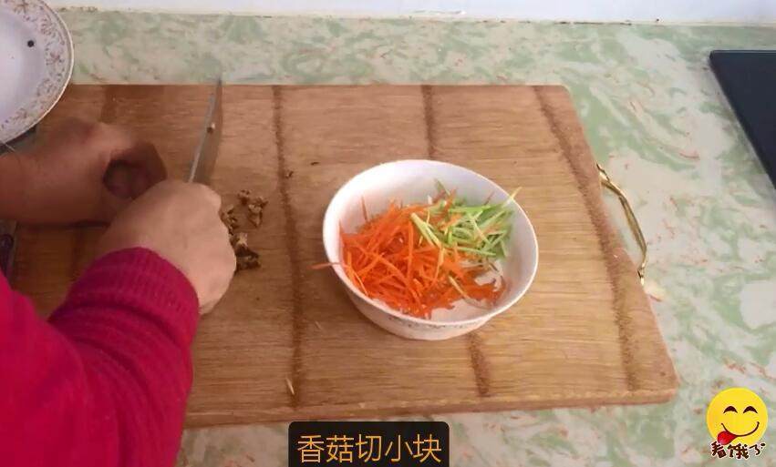 西葫芦|西葫芦最好的吃法,加2鸡蛋不用炒,饭店买不到,老人孩子都爱吃