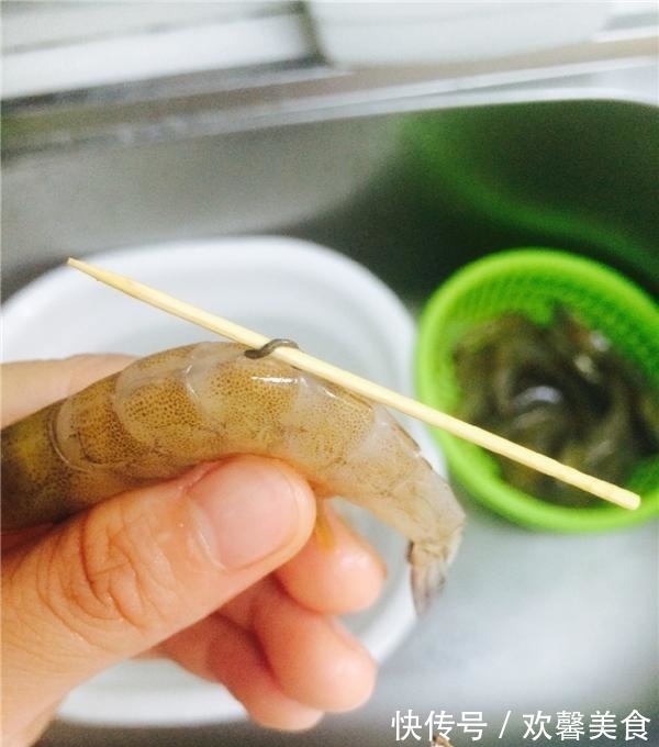 好吃|烧虾的小技巧,只需加一步,入味又好吃,家人都抢着吃