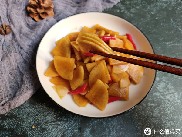 酒店里不外传的秘制酱萝卜，泡半天就能吃，酸甜微辣嘎嘣脆