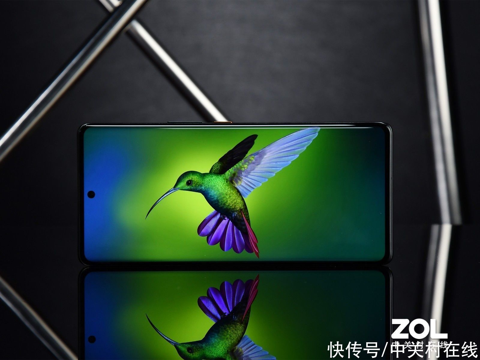 oled|高端旗舰该有什么气质？iQOO 8 Pro图赏