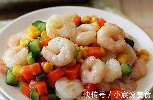 三个朋友来家里做客,做了四菜一汤招待,朋友吃完直夸好吃,大厨