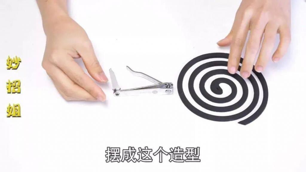 用了20多年才知道,指甲剪上还有一个小机关,以前一直都用错了