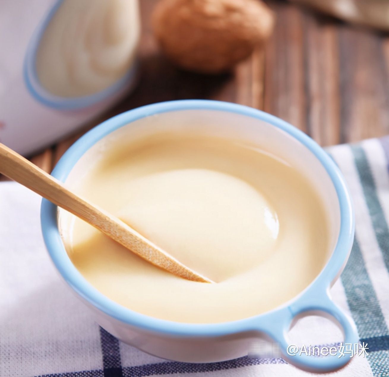 欣欣|想让宝宝顺利接受辅食?除了米粉选择正确以外,喂养方式也很关键