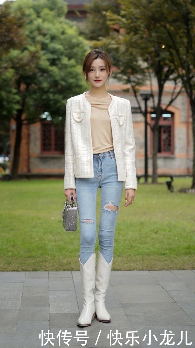 时尚穿搭，美女搭配米色的高跟长靴，经典又不失时尚格调
