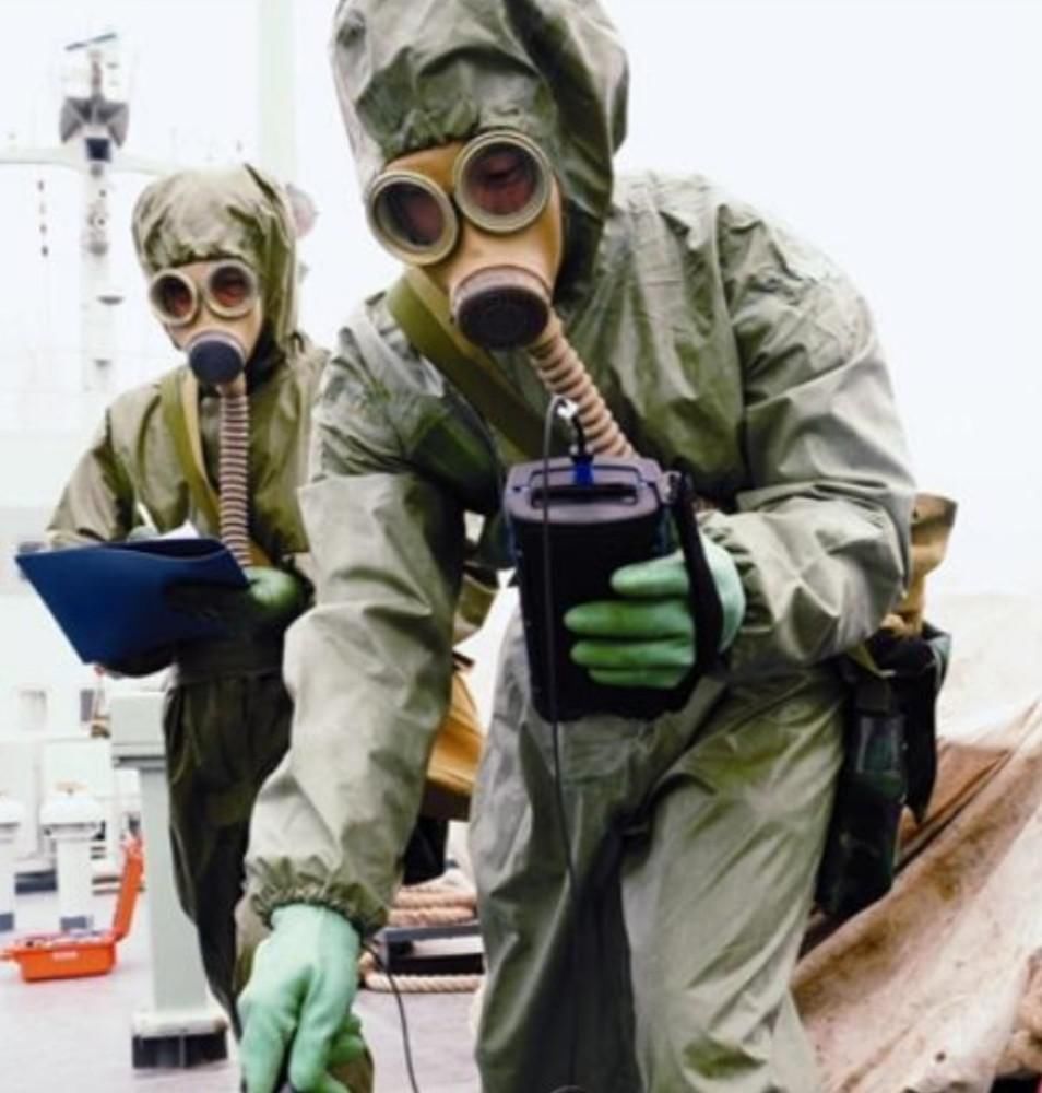 他是英国毒王，死后尸体不能火化，只好装进半米厚铅棺深埋