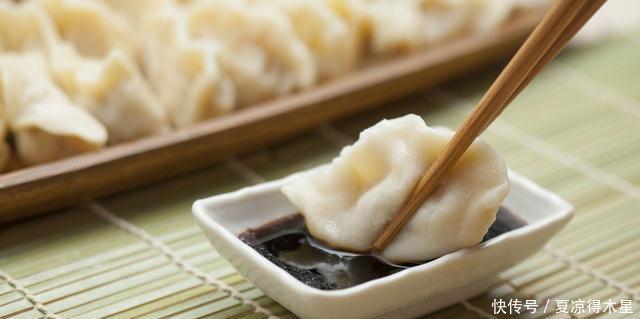 速冻|速冻饺子开水下锅,难怪不好吃,牢记4个技巧,饺子不破皮不露馅