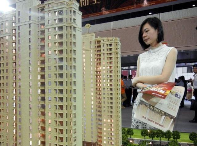 夫妻二人|房产证也有套路,房产证上尽量别写夫妻二人名字,看完终于明白了