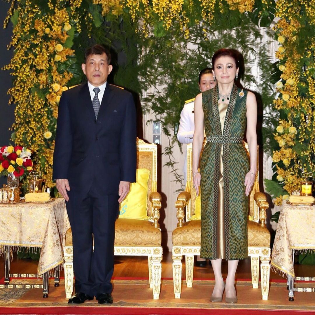 苏提达穿出新意，陪泰王接见外宾全程用外语交流，国宴上出尽风头